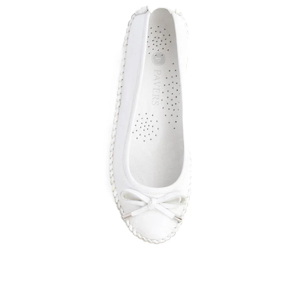 PAVERS leather ballet pumps in white size 5 (38)
