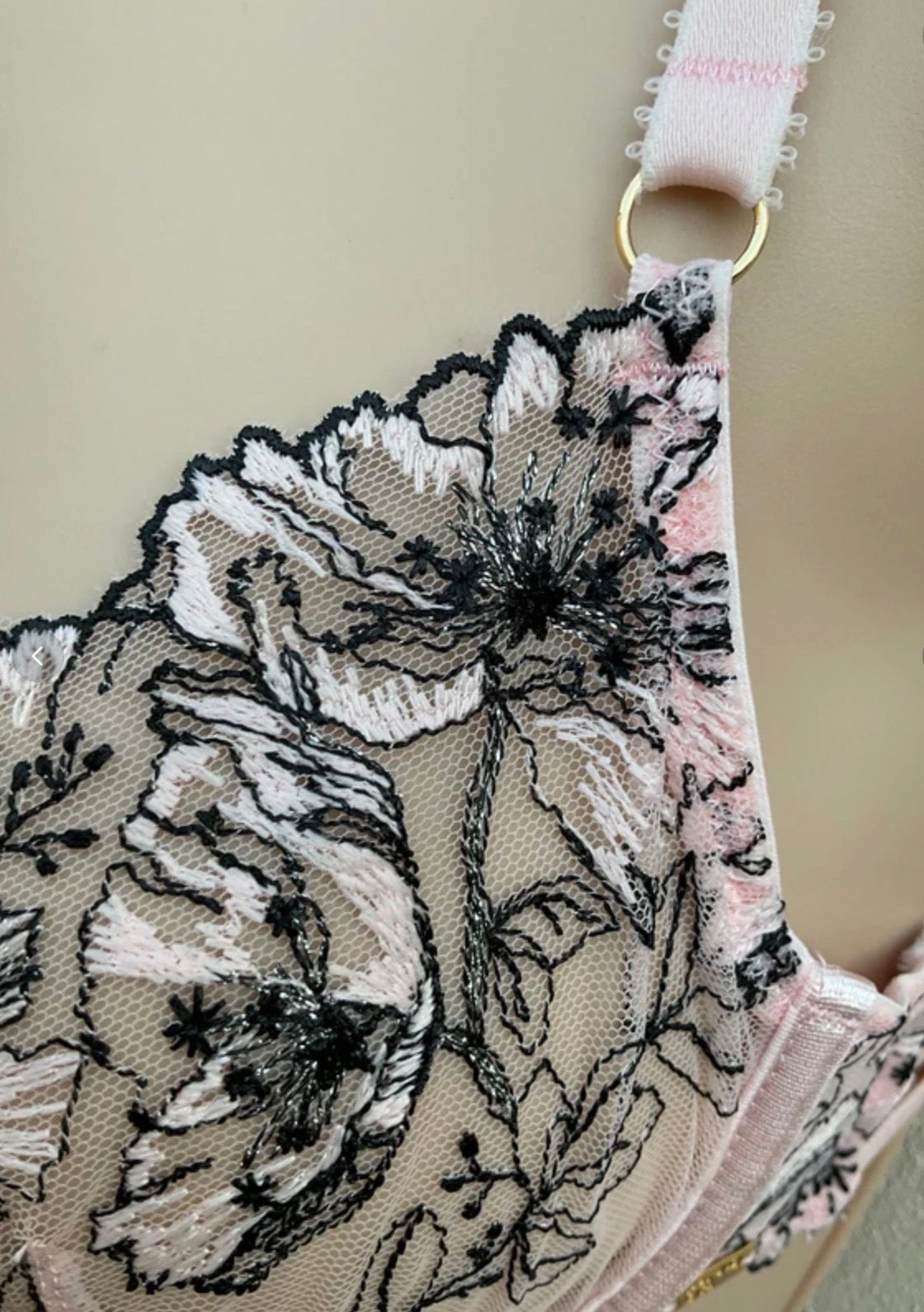 ‘Alexis Soft Bloom’ embroidered bra in soft pink/black 36F - full support
