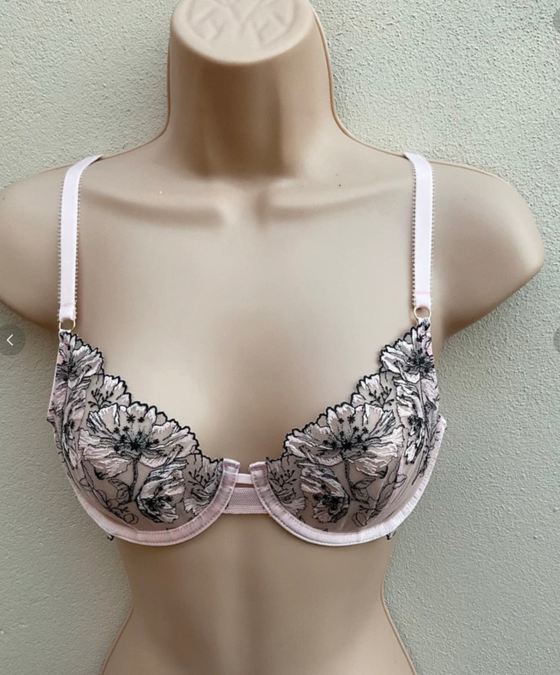 ‘Alexis Soft Bloom’ embroidered bra in soft pink/black 32D