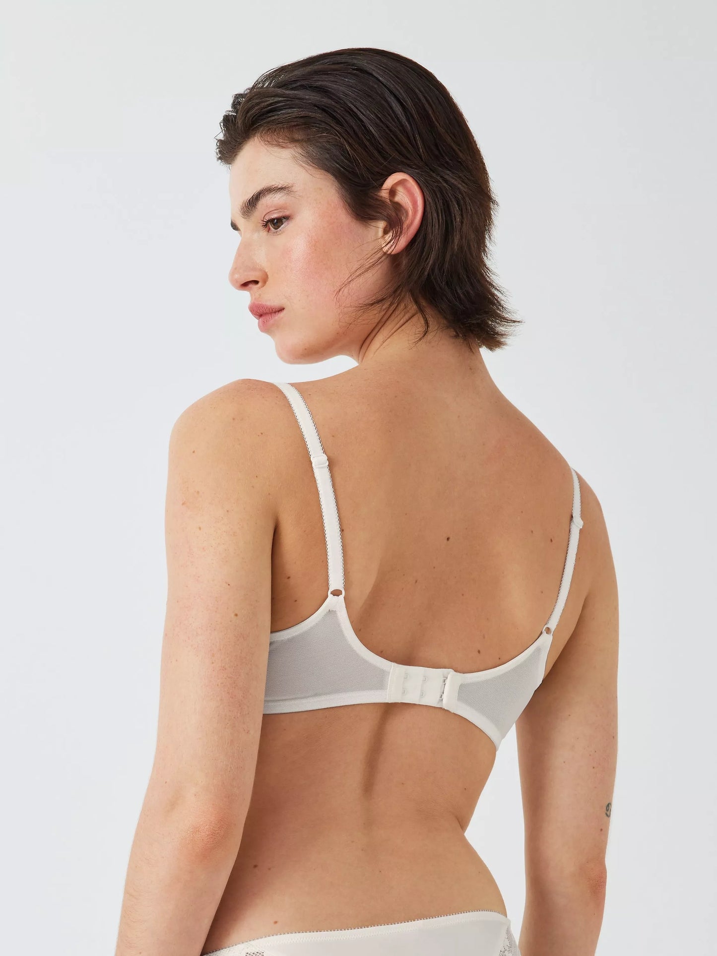 ‘Daisy’ lace plunge bra in white