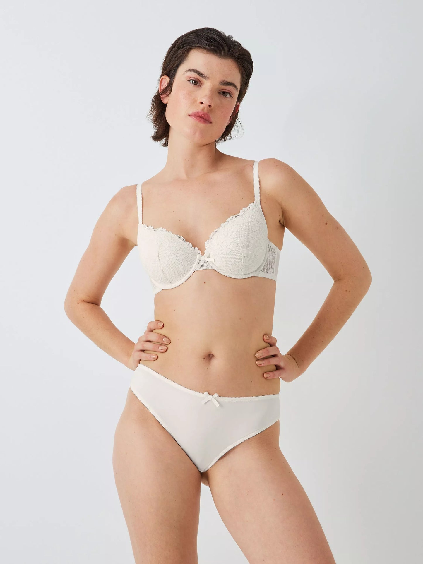 ‘Daisy’ lace plunge bra in white