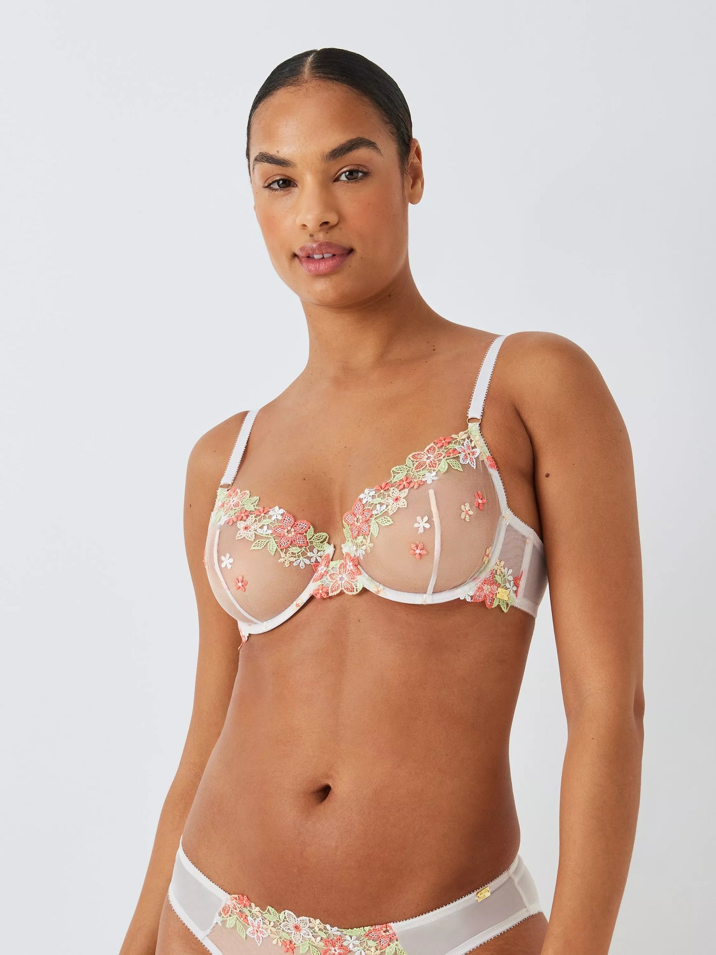 ‘Kiki’ floral crochet plunge bra in white