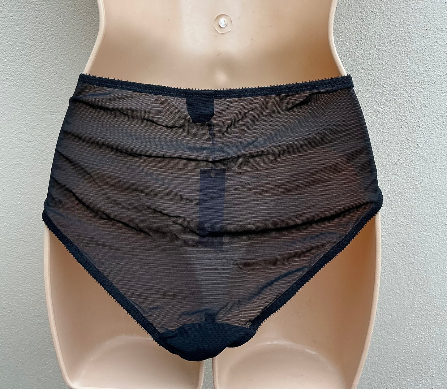 ‘Kiki’ star bikini briefs size 18