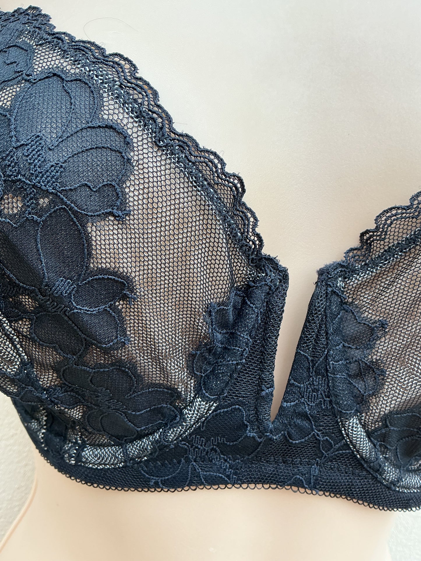 ‘Kellie’ lace balcony bra in black full support size 30F