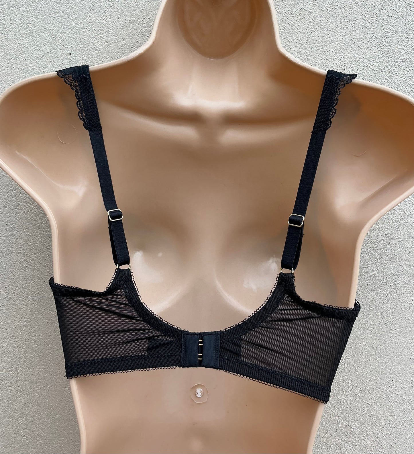 ‘Kellie’ lace balcony bra in black full support size 30F
