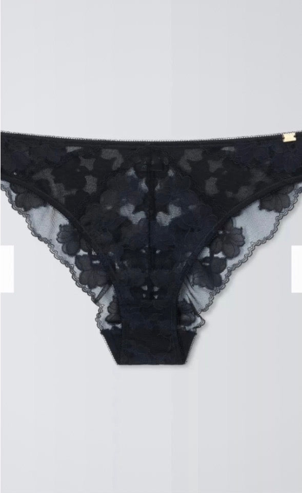 ‘Kellie’ lace bikini briefs in black