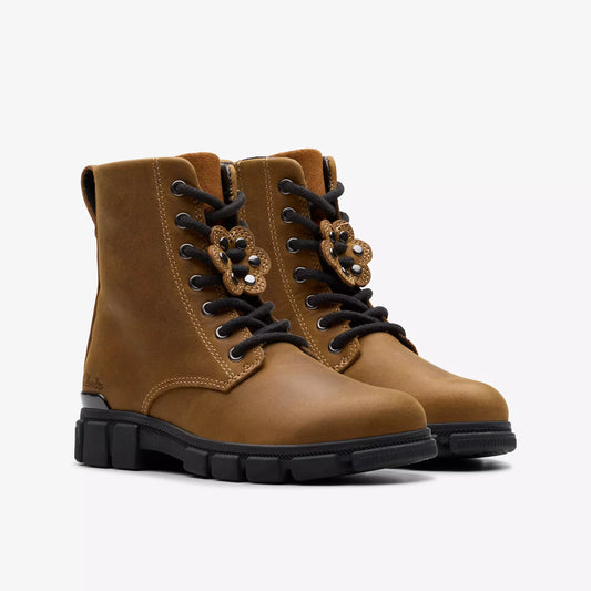 Clark’s ‘Evyn Top’ in tan leather