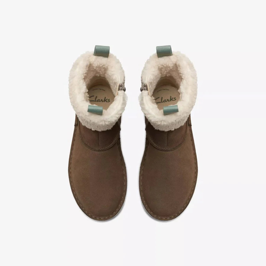 CLARKS ‘Banbrook warm’ in walnut suede size 8.5 (26)