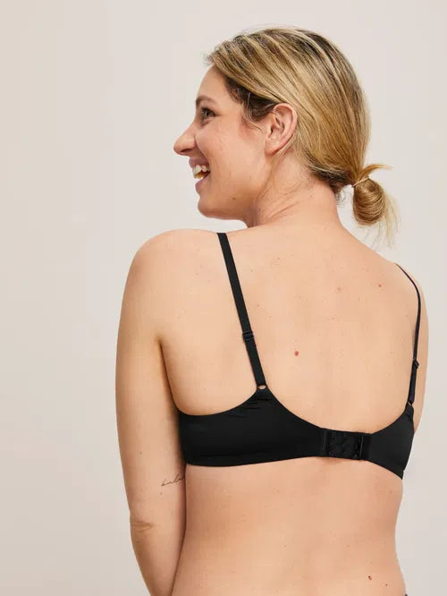 ‘Iona’ lace trimmed, underwired plunge bra in black