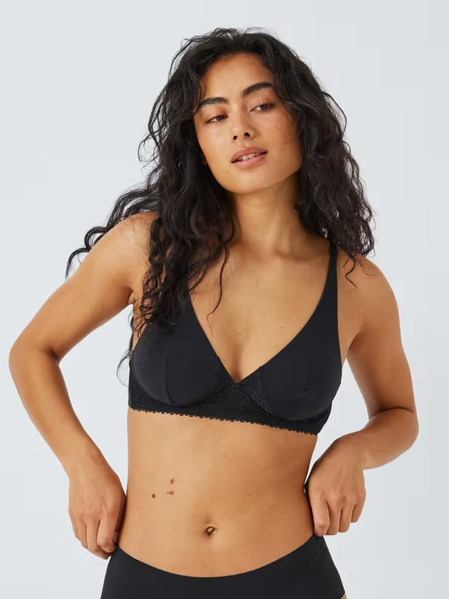‘Nova’ non wired soft bra in black