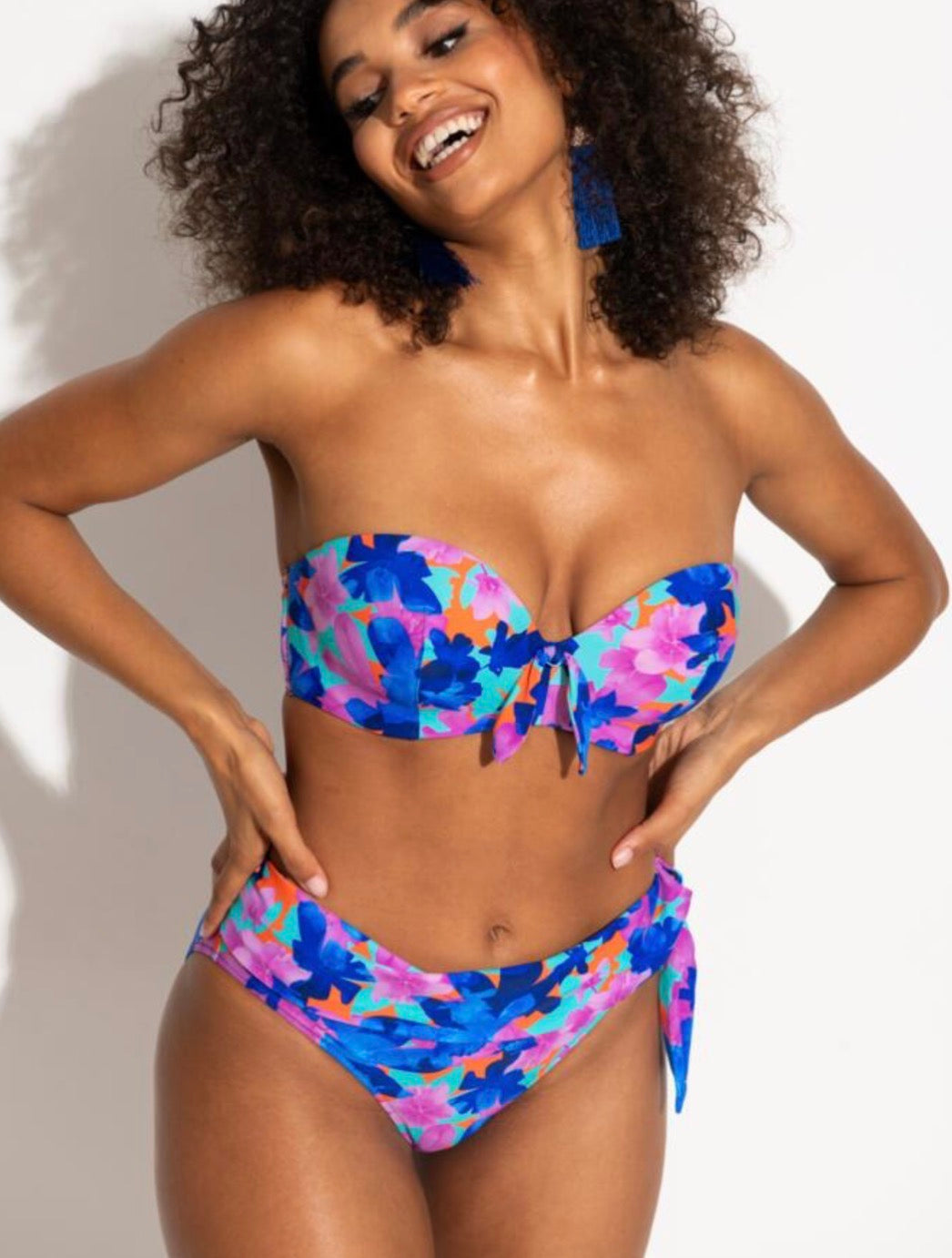 POUR MOI ‘Heatwave’ strapless, lightly padded bikini top in aqua floral size 34B