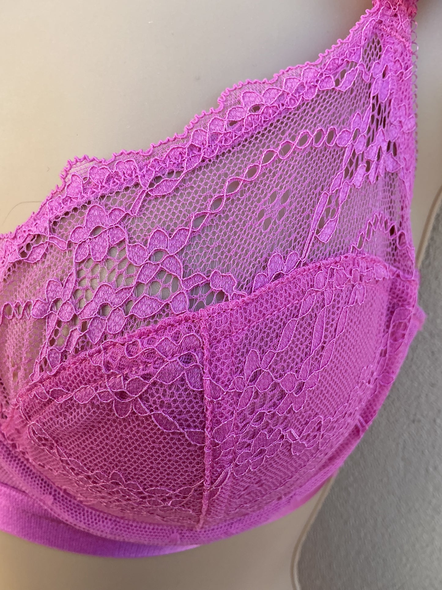 ‘Reece’ lace, non padded bra in pink