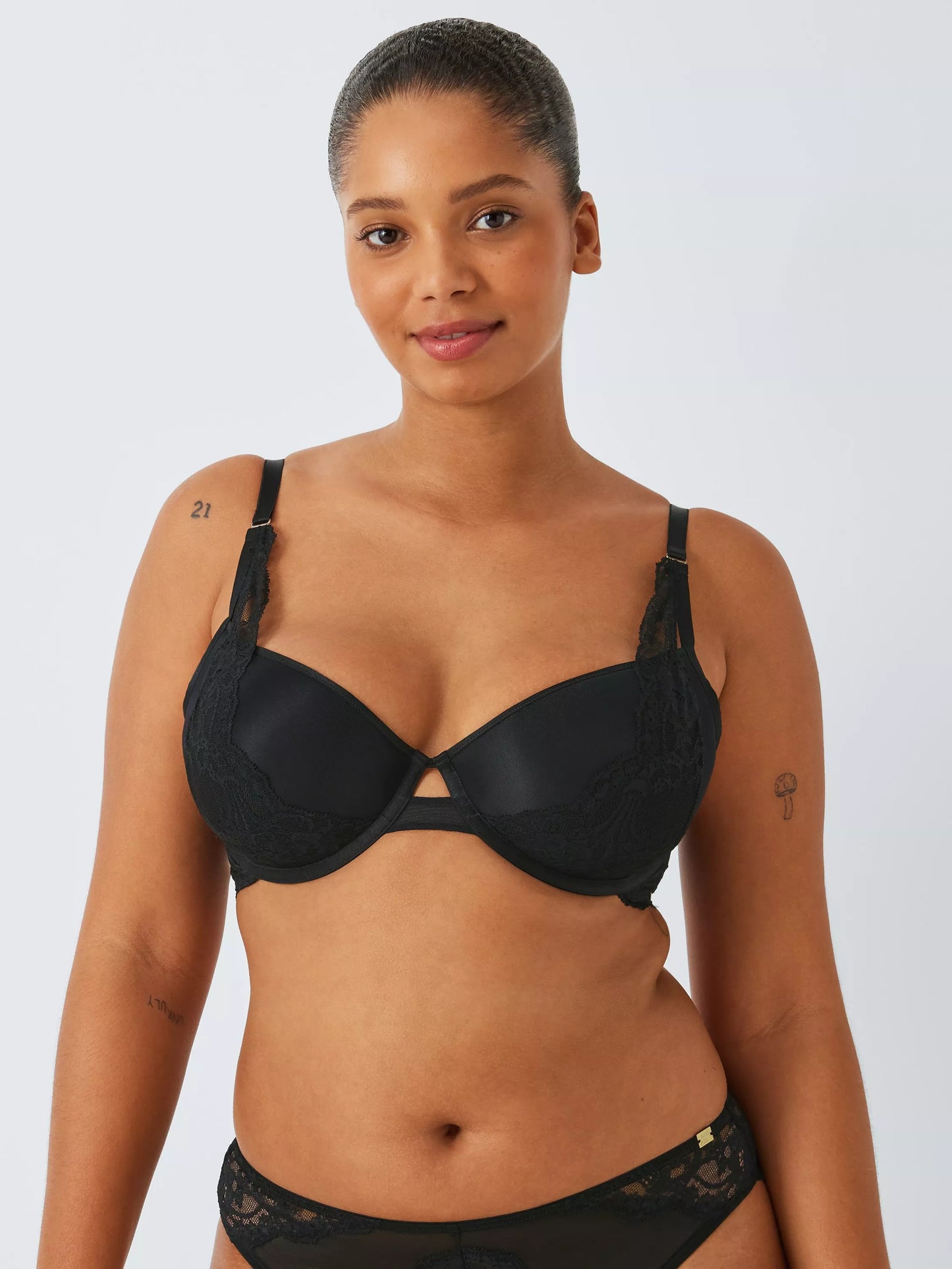 ‘Amaya’ spacer cup, plunge bra in black