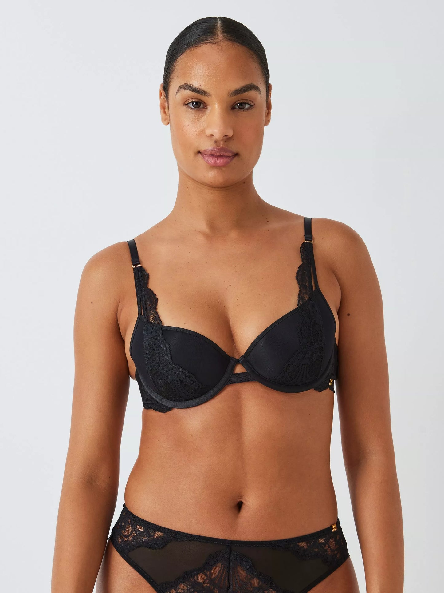 ‘Amaya’ spacer cup, plunge bra in black