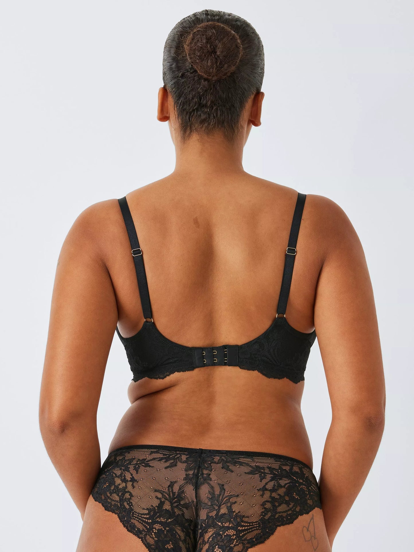 ‘Amaya’ spacer cup, plunge bra in black