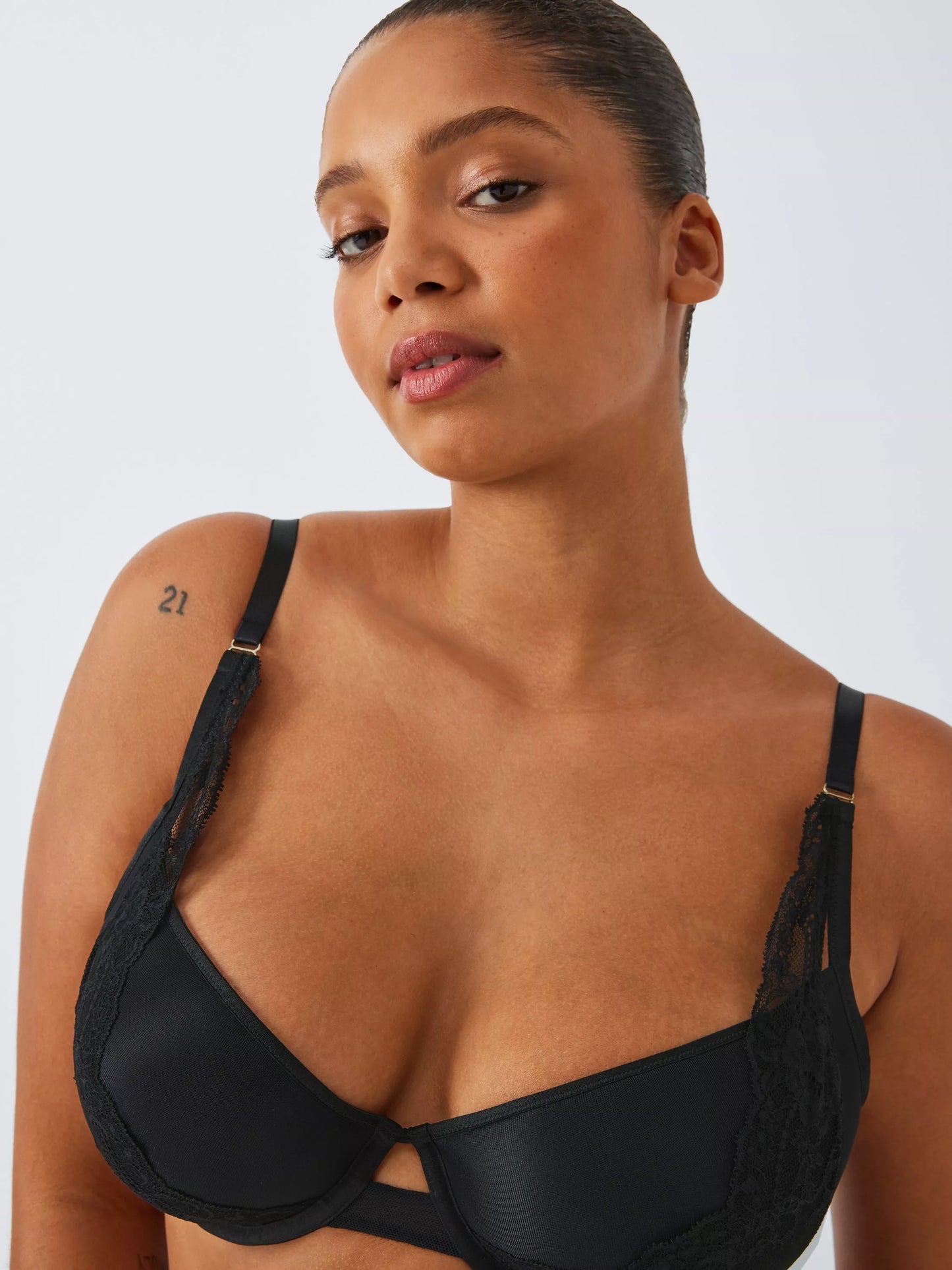 ‘Amaya’ spacer cup, plunge bra in black