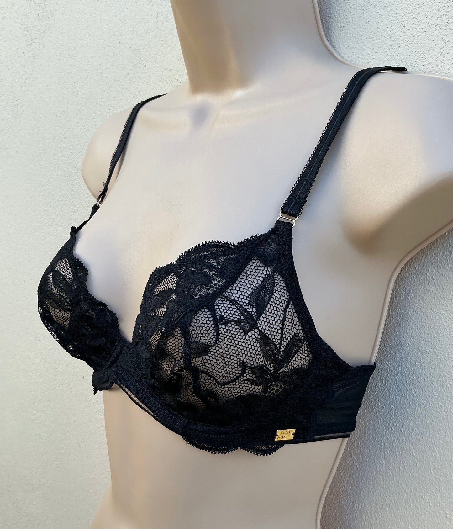 ‘Wren’ non padded balcony bra in black