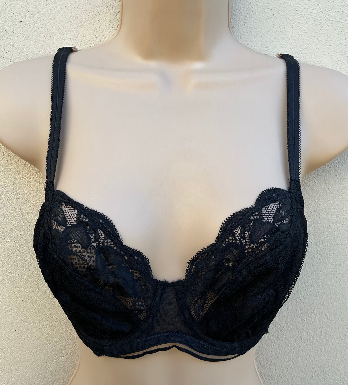 ‘Wren’ non padded balcony bra in black, full support