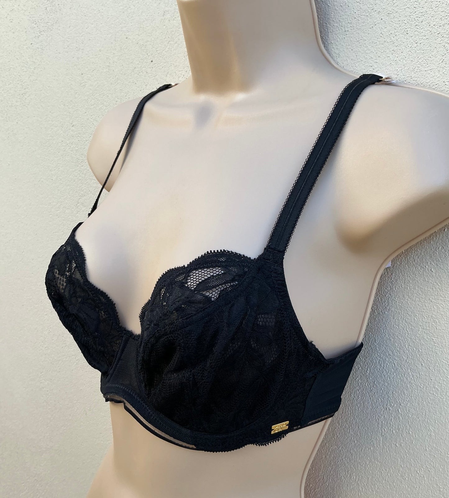‘Wren’ non padded balcony bra in black, full support