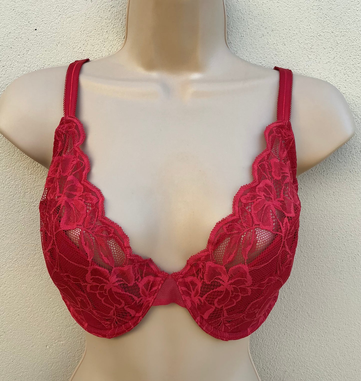‘Wren’ high apex, padded plunge bra in red, full support