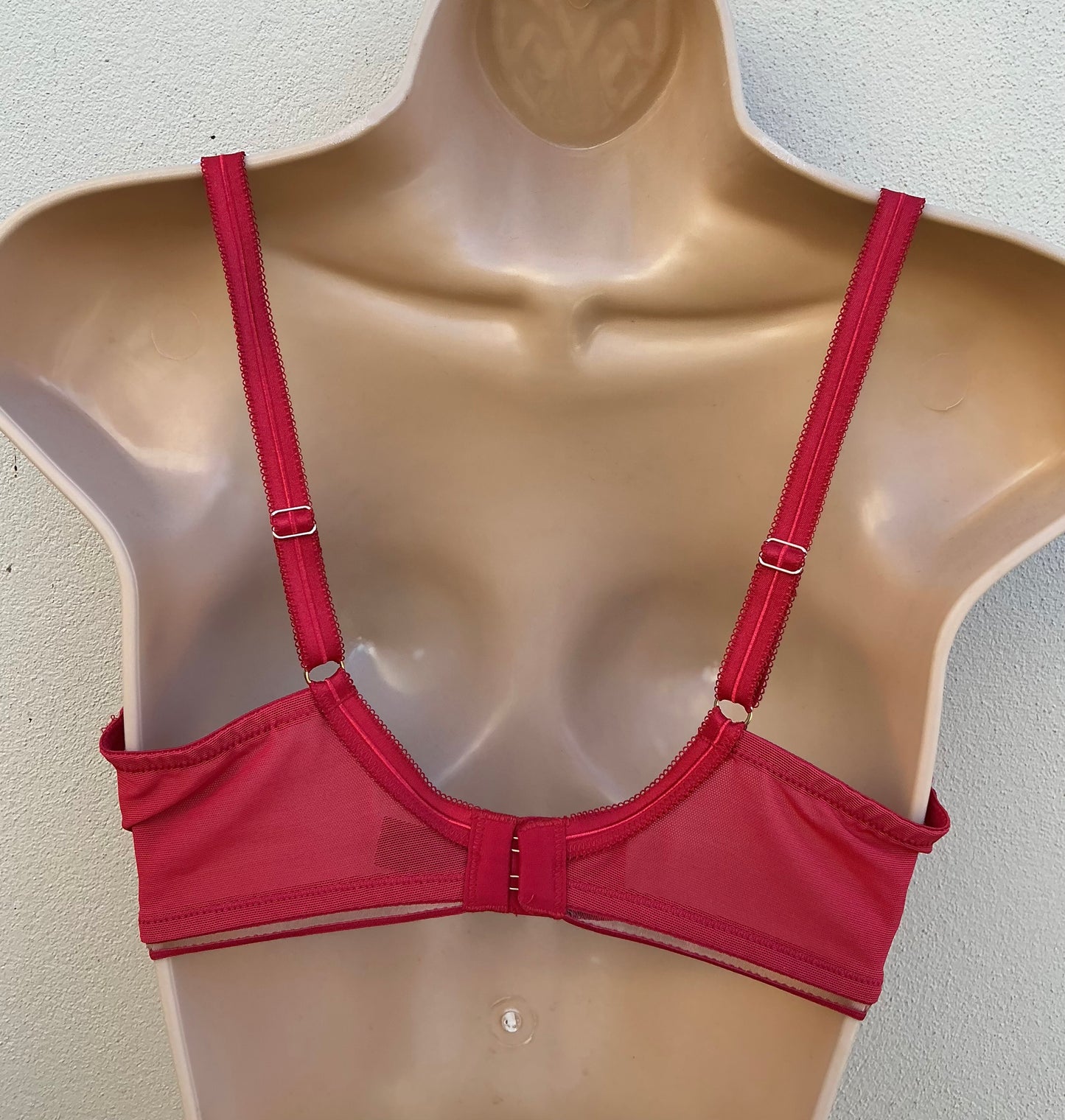 ‘Wren’ high apex, padded plunge bra in red, full support