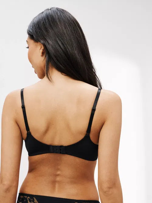 ‘Caroe’ high apex, padded bra in black