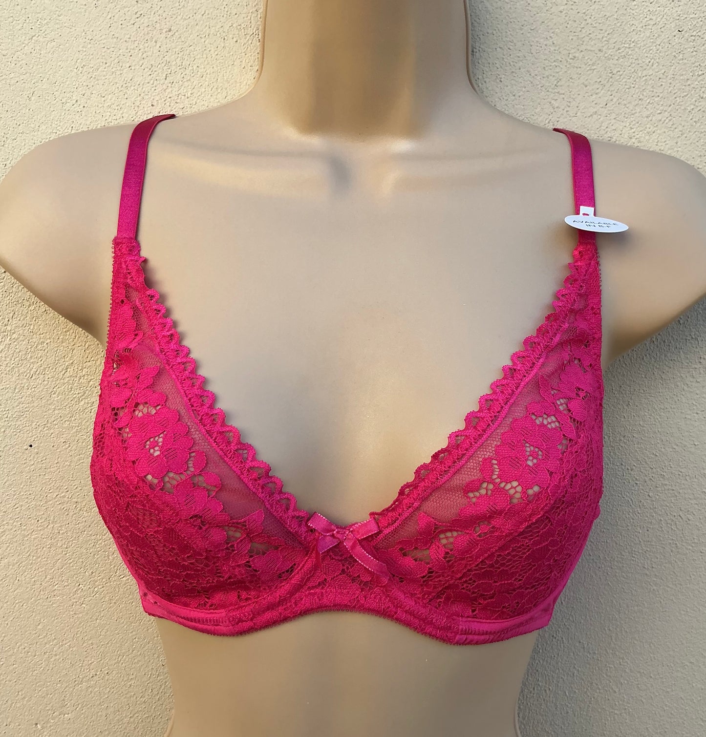 ‘Caroe’ high apex, non padded bra in fuschia