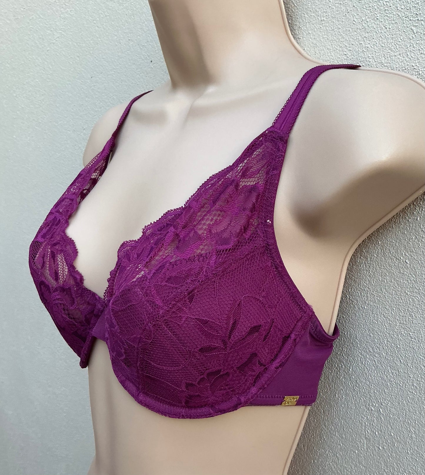 ‘Wren’ high apex, padded plunge, full support bra in mulberry size 32E