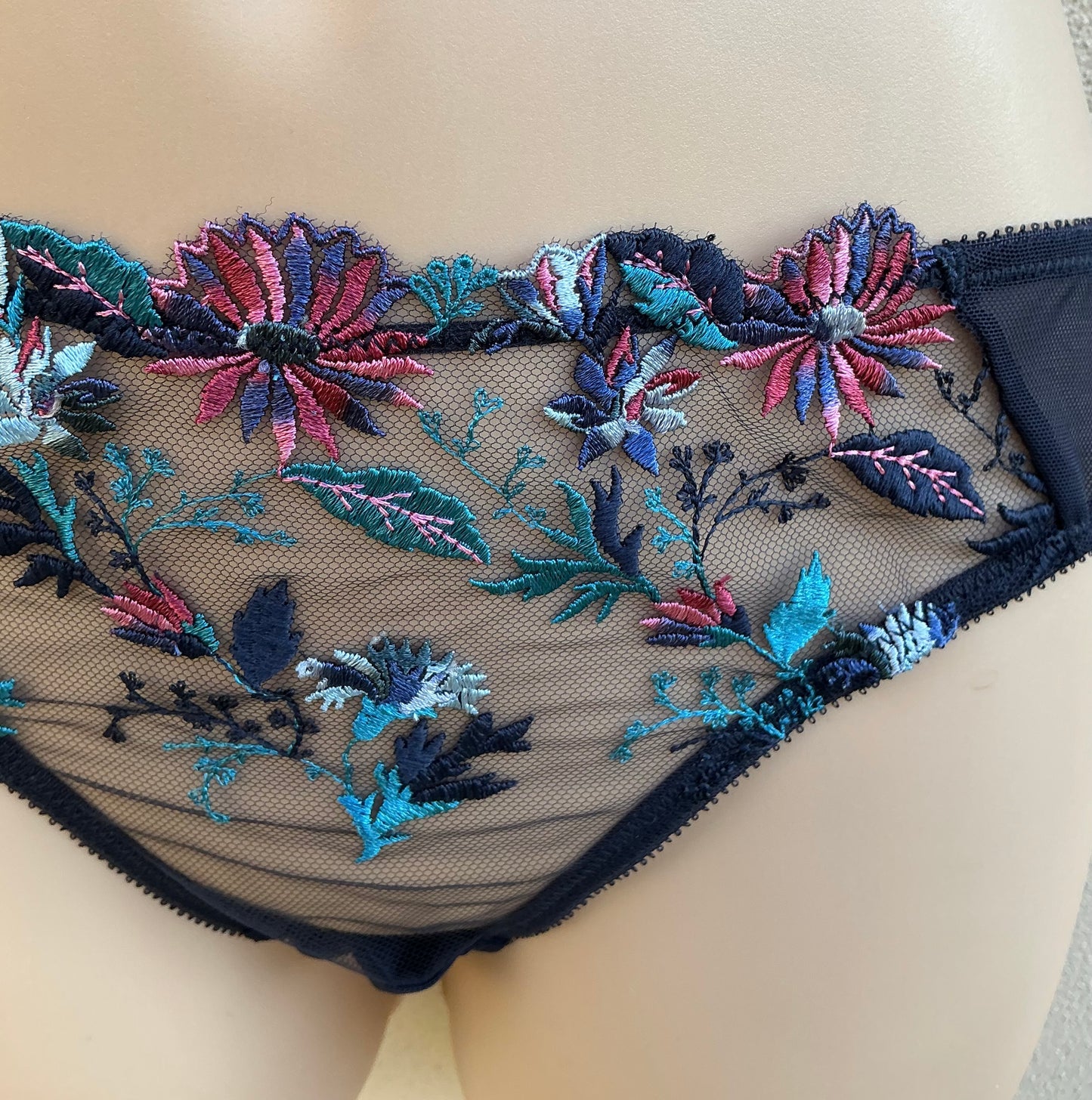 ‘Kiki’ ombre bikini briefs in navy size 8